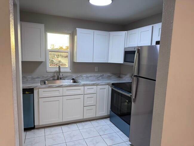 Building Photo - 6326 Providence Cir