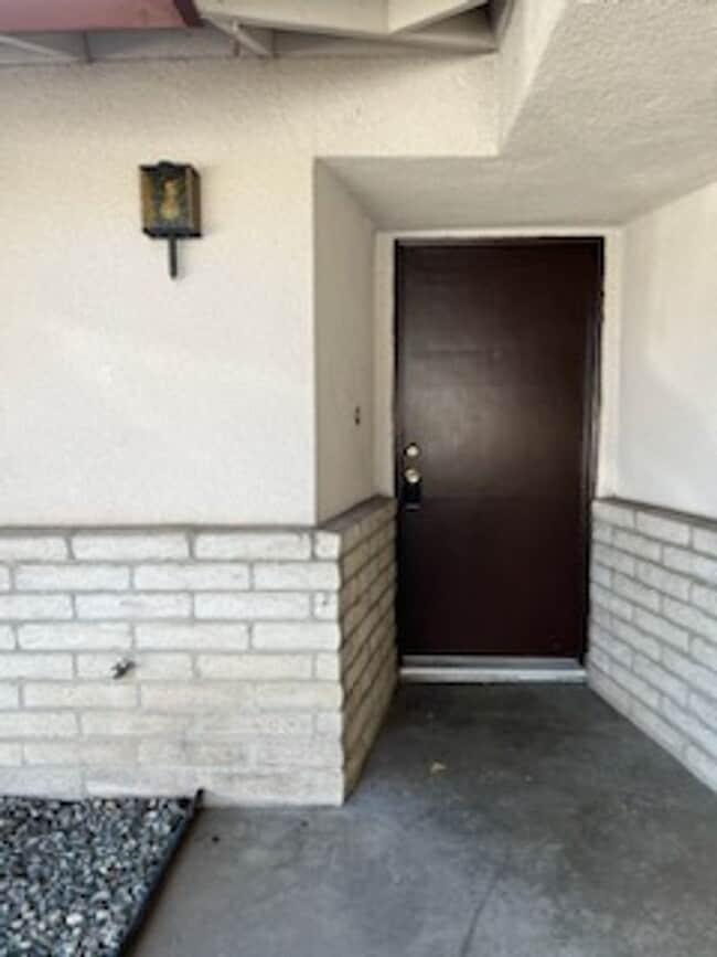 Building Photo - Holte &amp; Associates-Briarwood Ave