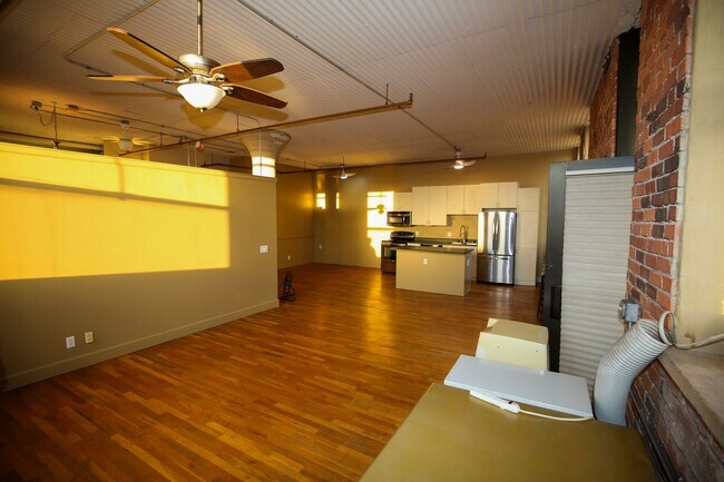 Building Photo - Rustic Charm in the Heart of Downtown Denv...