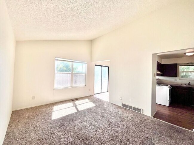 Foto del edificio - 3 Bedroom Home in SW Loveland!