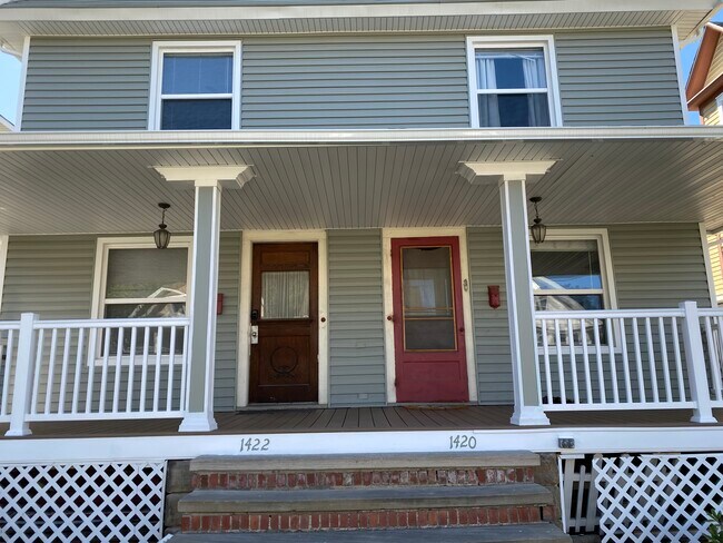 1420 Rosewood (Right) - 1422 Rosewood Ave