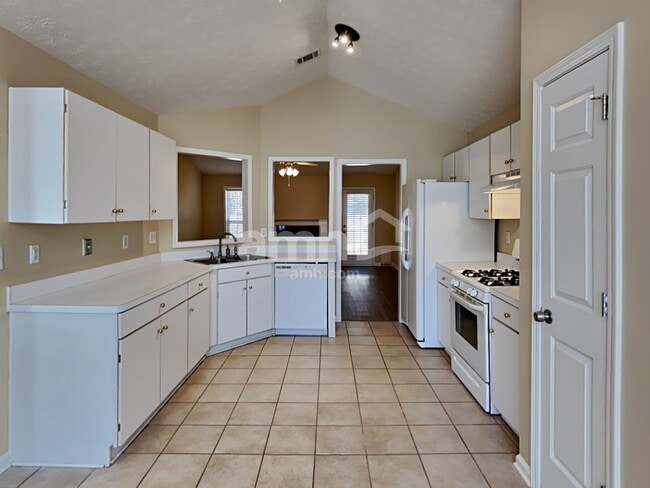 Building Photo - 7102 Independence Dr