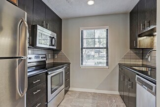 Building Photo - 1501 Hyde Park Blvd