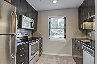 Building Photo - 1501 Hyde Park Blvd