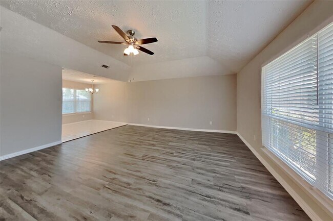 Building Photo - 16358 Maplemont Dr