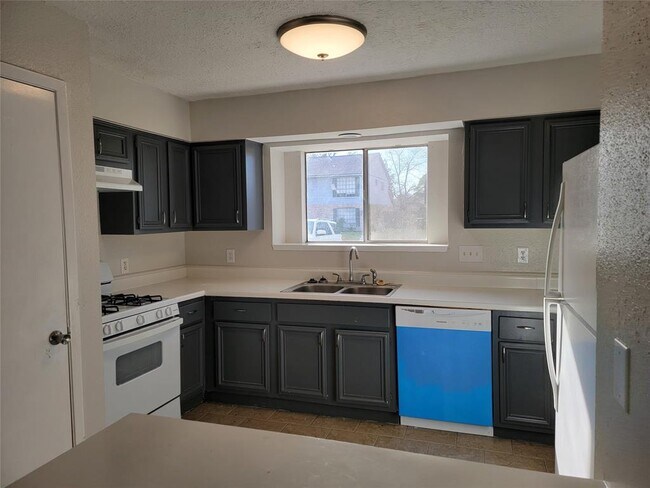 Foto del edificio - 16910 Rolling Acres Dr