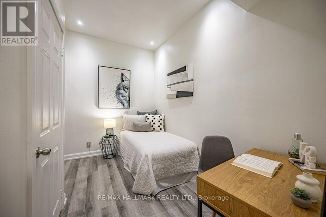 Photo du bâtiment - 700 King St W