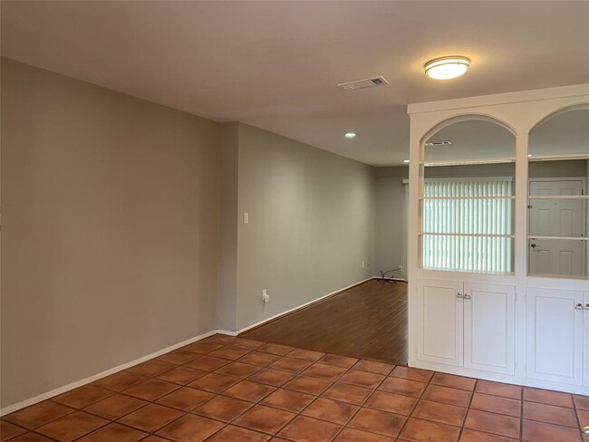 Building Photo - 12974 Trail Hollow Dr