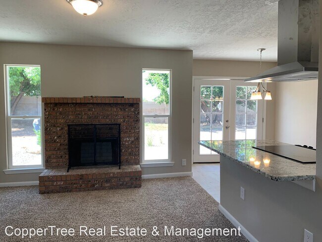 Building Photo - 3 br, 2 bath House - 8400 Yeager Dr NE
