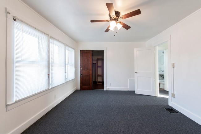 Building Photo - 2 br, 2 bath House - 4212 Sunset Avenue