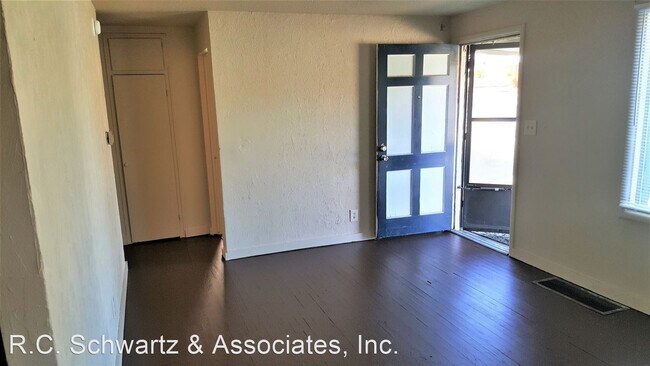 Foto del edificio - 2 br, 1 bath House - 6008 N. Douglas Dr.