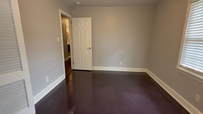 Foto del edificio - 1536 Emerywood Dr