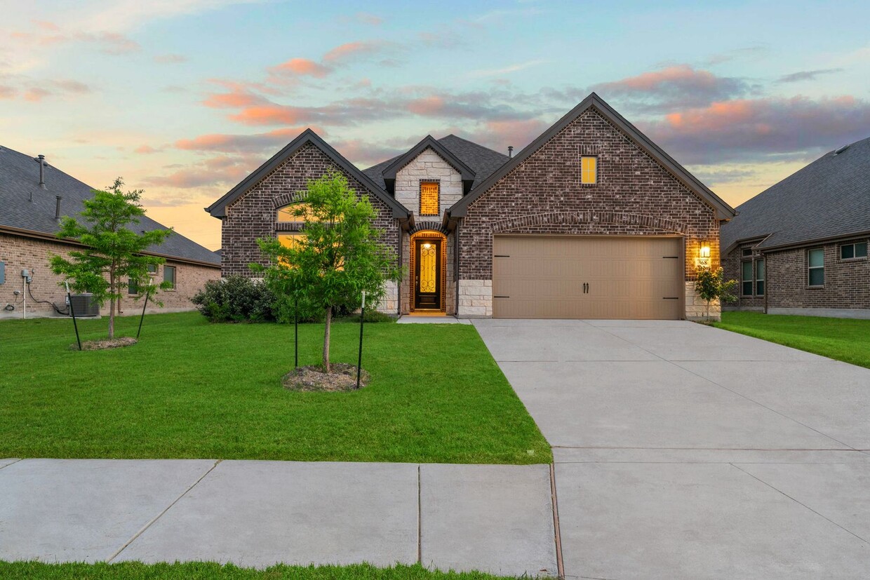 Primary Photo - Stunning Home in Cibolo