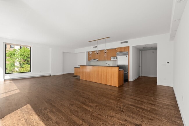 Building Photo - 505 Greenwich St