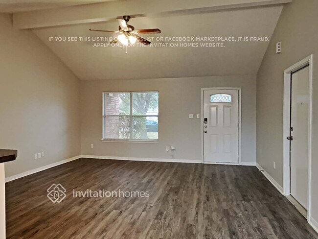 Foto del edificio - 16355 Long Valley Ct