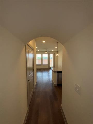 Foto del edificio - 300 Lucas Ln