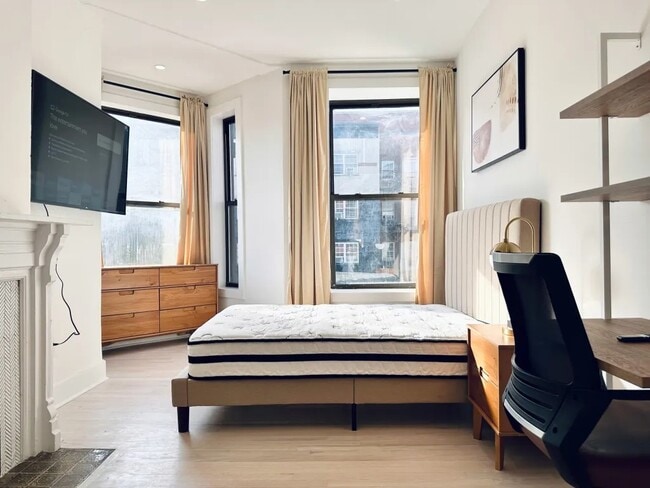 Foto del edificio - Furnished room/NOT APARTMENT