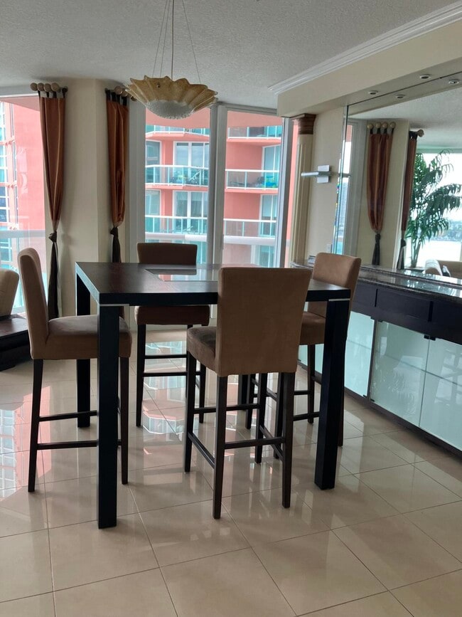 Building Photo - 3370 Hidden Bay Dr