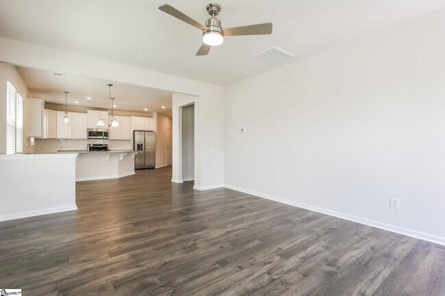Foto del edificio - 620 Goldburn Wy