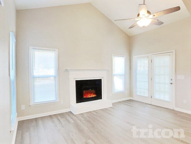 Building Photo - 10903 Gladewater Dr