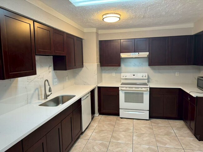 Foto del edificio - 15711 Wingdale Dr