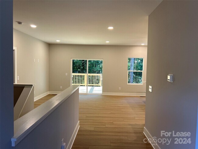 Foto del edificio - 2498 Tatum Rd