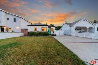 Building Photo - 15220 Morrison St