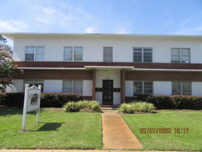 Building Photo - 807 Cherry St