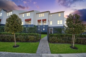 Building Photo - 826 Cage St