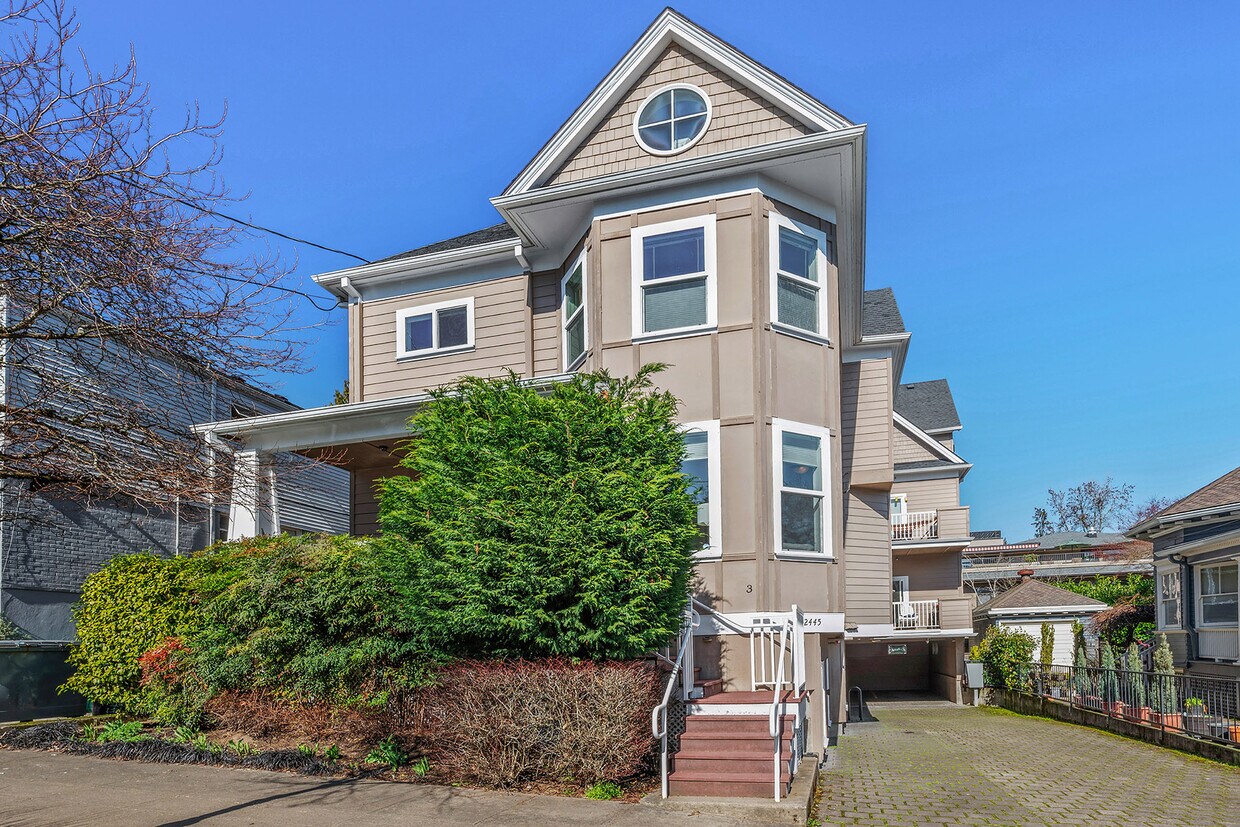 Foto principal - 2445 NW Lovejoy St