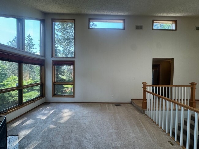 Building Photo - Charming 3 Bed, 3 Bath Home in Spokane Val...