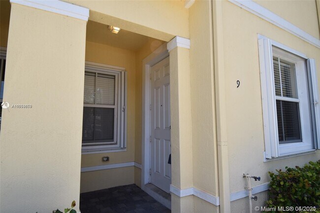 Building Photo - 3064 SE 1st Dr