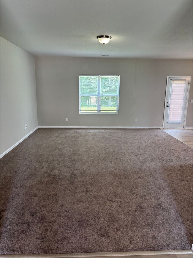 Foto del edificio - Newly Renovated Four Bedroom Home In North...