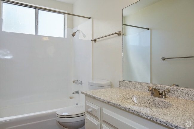 1BR, 1BA - 698 FR - 132 Rancho Yorba Apartments