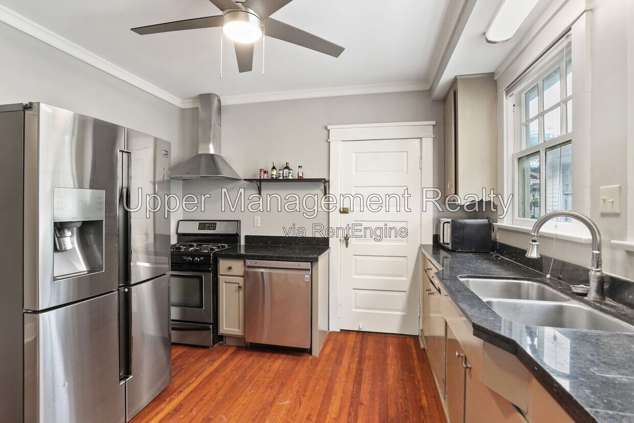 Foto del edificio - 1739 Broadway St