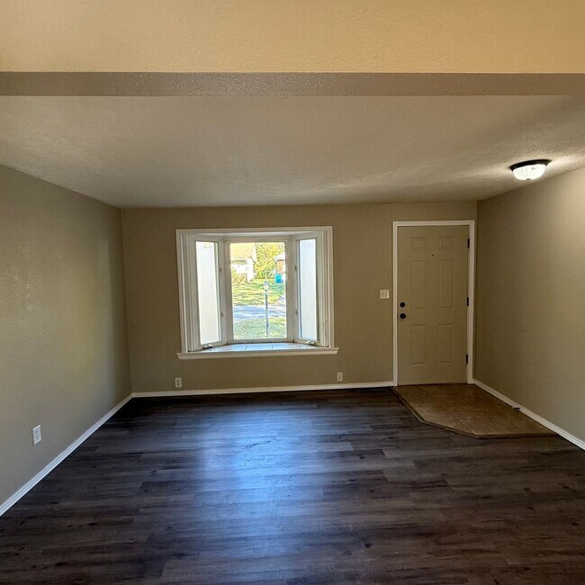 Foto del edificio - Southeast Springfield 3 Bedroom Home