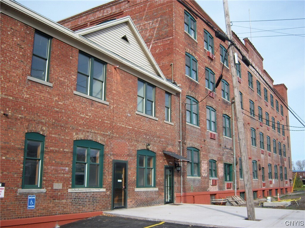 617 Hiawatha Blvd, Syracuse, NY 13208 Room for Rent in Syracuse, NY