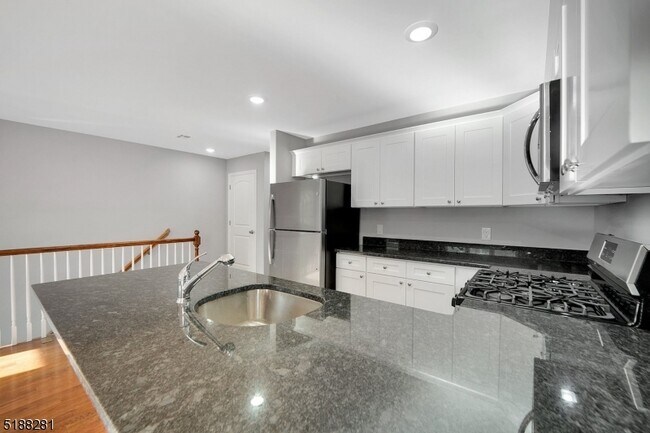Building Photo - 12 Whittier Pl
