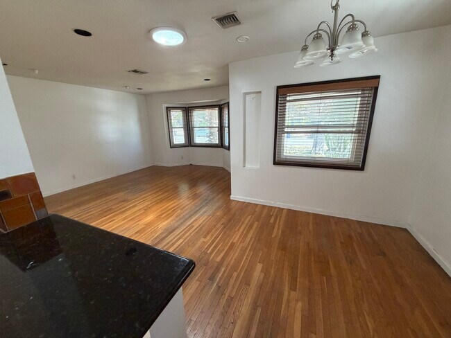 Foto del edificio - 2029 N Screenland Dr