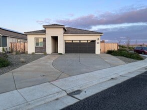 Building Photo - 417 Fortuna Ct