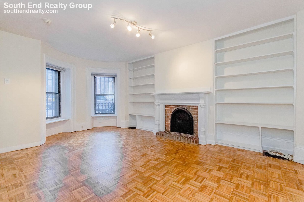 Primary Photo - 155 W Newton St