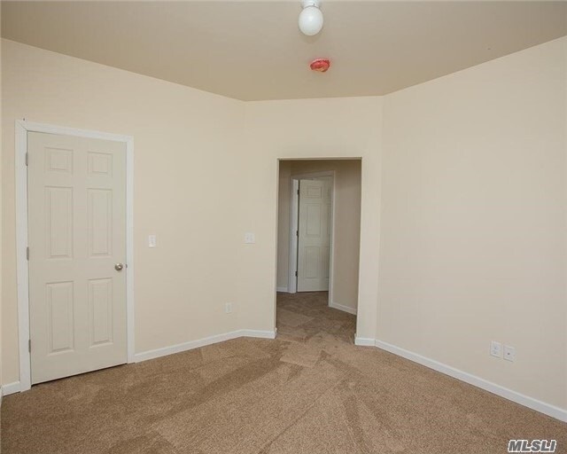 Building Photo - 3025 Sunrise Hwy