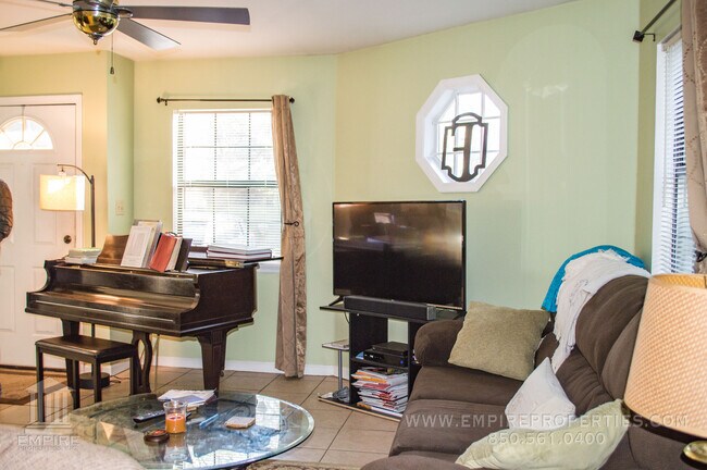 Building Photo - Spacious Midtown Townhome with Modern Finishes