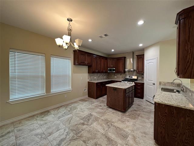 Building Photo - 114 N Lakeview Dr