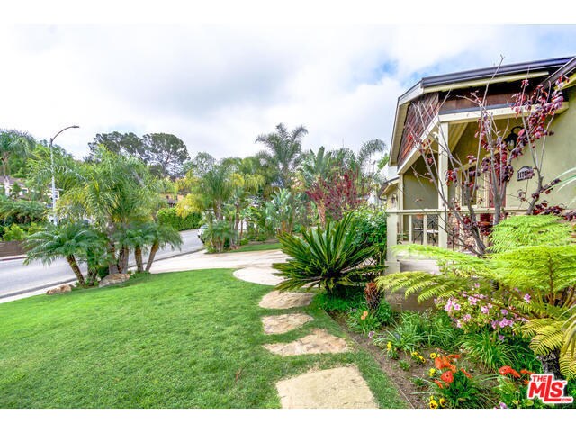 Building Photo - 11761 Palms Blvd