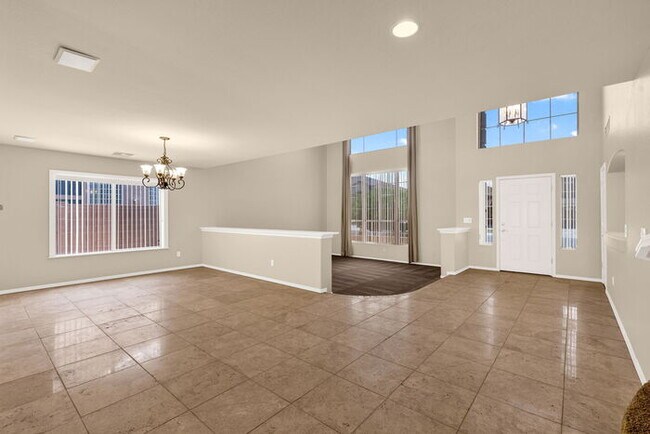 Building Photo - 1412 E Powell Way