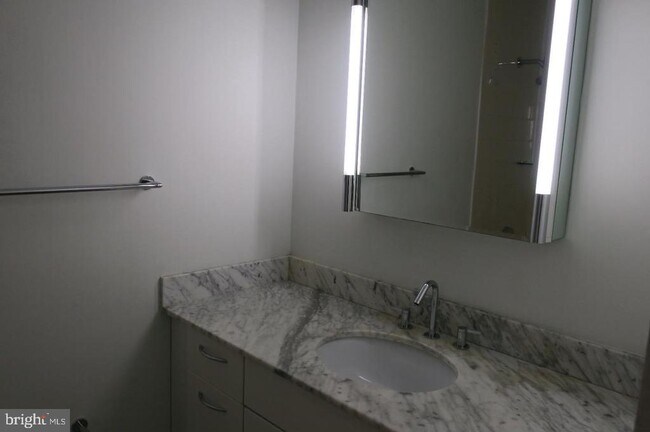 Foto del edificio - 219 S 18th St