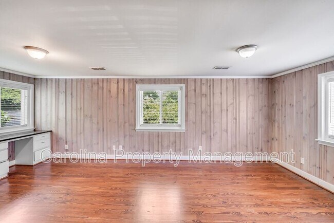 Foto del edificio - 2417 Laburnum Ave