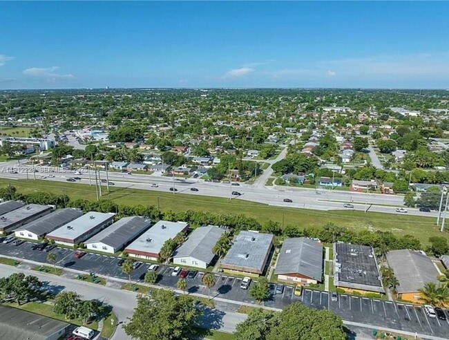 Foto del edificio - 581 Kathy Ln