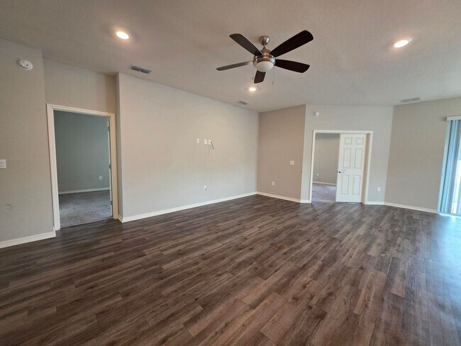 Foto del edificio - 4-Bedroom, 2.5-Bathroom in Lakeland